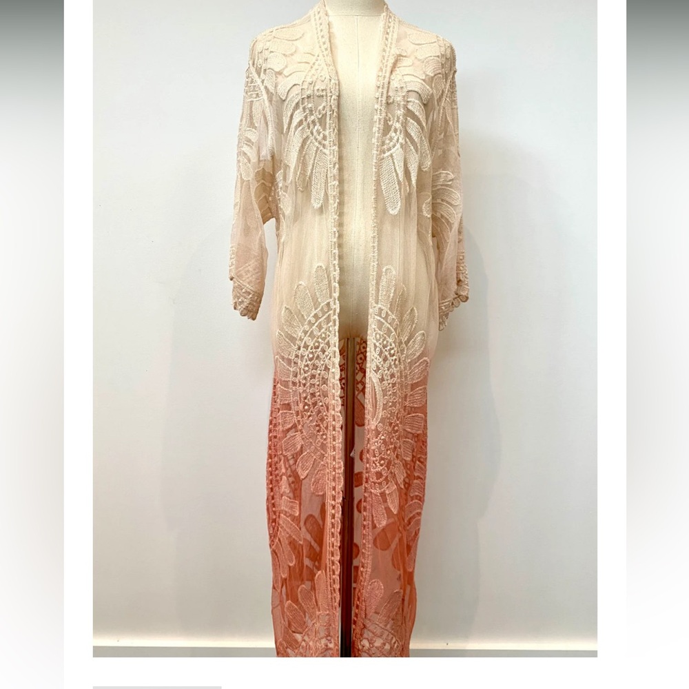 Three Bird Nest ombre white and pink lace Kimono